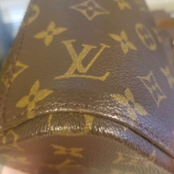 ❌‼️SOLD‼️❌ - LV Luco Tote w/COA- Vintage Monogram - Picture 6 of 16